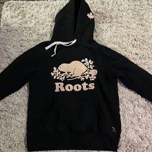Black roots sweatshirt. Mild condition only worn a couple times.